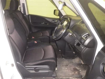 Nissan SERENA  с аукциона в Японии