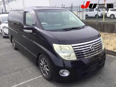Nissan ELGRAND  с аукциона в Японии