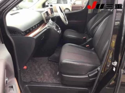 Nissan ELGRAND  с аукциона в Японии