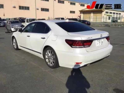 Lexus LS