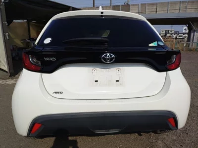 Toyota YARIS  с аукциона в Японии