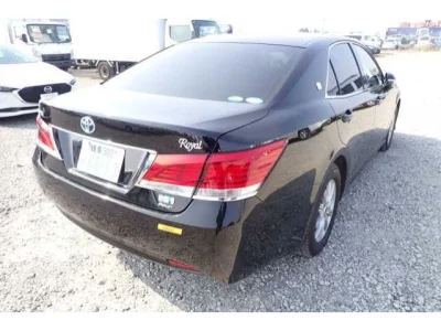 Toyota CROWN  с аукциона в Японии