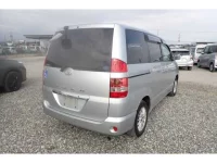 Toyota NOAH лот № 1056 оценка 3.5  с аукциона в Японии 1
