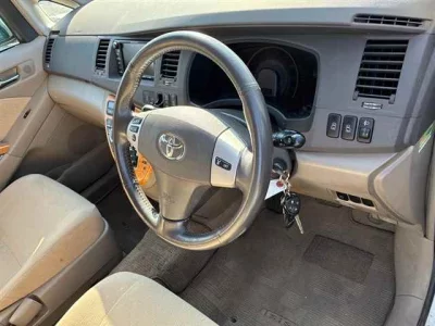 Toyota ISIS