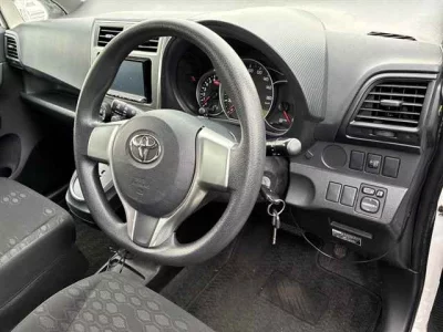 Toyota RACTIS  с аукциона в Японии