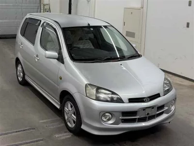 Daihatsu YRV
