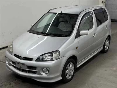 Daihatsu YRV