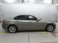 BMW 3-Series лот № 38093 оценка 3.5  с аукциона в Японии 2