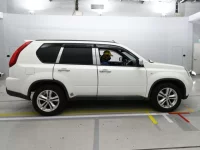 Nissan X-TRAIL лот № 30184 оценка 4  с аукциона в Японии 2