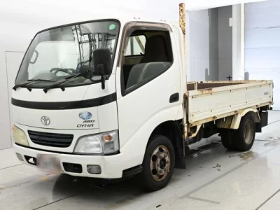 Toyota DYNA  с аукциона в Японии