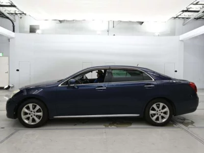 Toyota CROWN  с аукциона в Японии