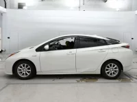 Toyota Prius лот № 30082 оценка 3.5  с аукциона в Японии 3