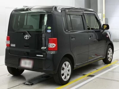 Toyota PIXIS SPACE  с аукциона в Японии
