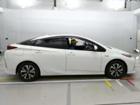 Toyota PRIUS PHV лот № 30042 оценка 4.5  с аукциона в Японии 2