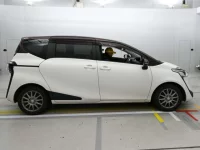 Toyota SIENTA лот № 30070 оценка R  с аукциона в Японии 2