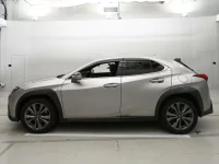 Lexus UX лот № 30109 оценка 4.5  с аукциона в Японии 3