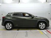 Lexus UX лот № 30011 оценка 4  с аукциона в Японии 2