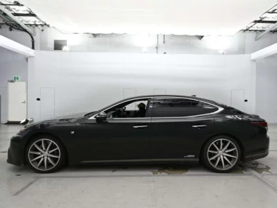 Lexus LS  с аукциона в Японии