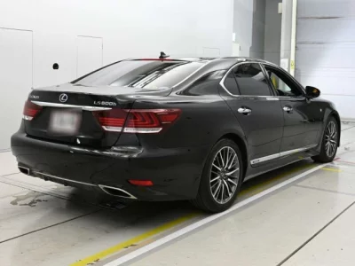Lexus LS