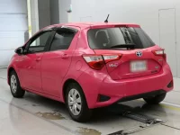 Toyota VITZ лот № 30124 оценка 3.5  с аукциона в Японии 5