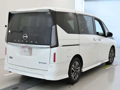 Nissan SERENA  с аукциона в Японии
