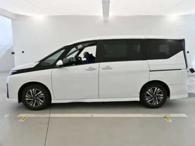 Nissan SERENA  с аукциона в Японии