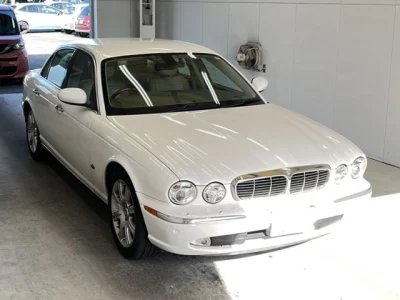 Jaguar XJ SERIES