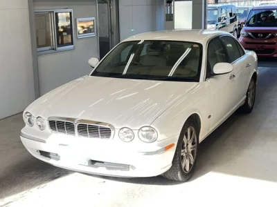 Jaguar XJ SERIES