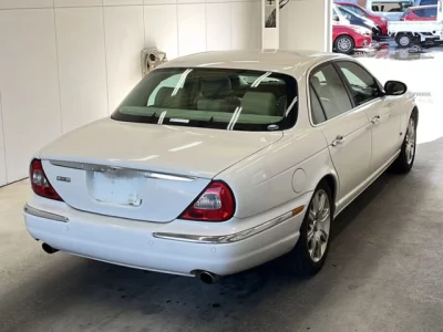 Jaguar XJ SERIES
