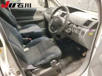 Toyota NOAH лот № 7060 оценка 3.5  с аукциона в Японии 2