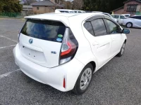 Toyota AQUA лот № 26566 оценка 3  с аукциона в Японии 2