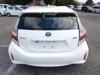 Toyota AQUA лот № 26566 оценка 3  с аукциона в Японии 3