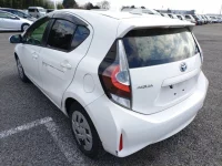 Toyota AQUA лот № 26566 оценка 3  с аукциона в Японии 4