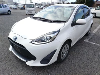 Toyota AQUA  с аукциона в Японии