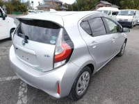 Toyota AQUA лот № 31503 оценка 3.5  с аукциона в Японии 2