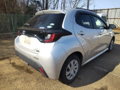 Toyota YARIS  с аукциона в Японии