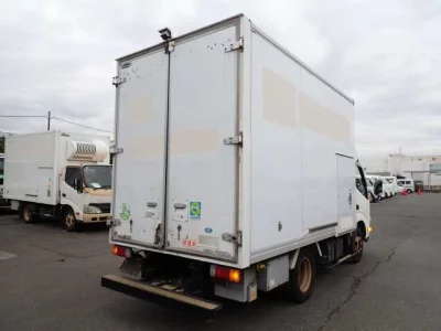 Toyota DYNA  с аукциона в Японии