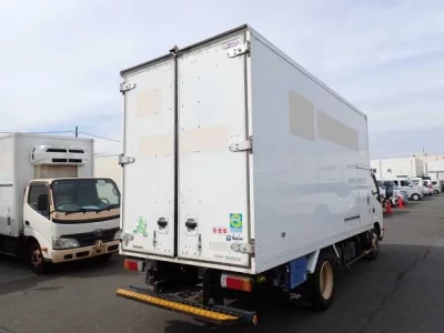 Toyota DYNA  с аукциона в Японии