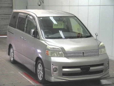 Toyota VOXY  с аукциона в Японии