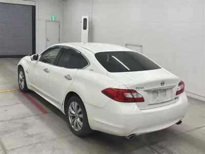 Nissan FUGA  с аукциона в Японии