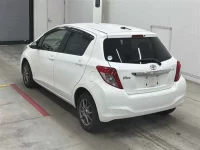 Toyota VITZ лот № 30072 оценка 4  с аукциона в Японии 1