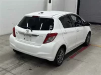 Toyota VITZ лот № 30072 оценка 4  с аукциона в Японии 4
