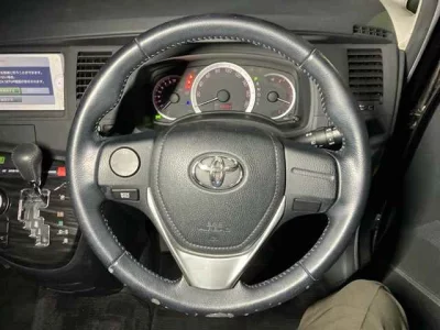 Toyota ISIS