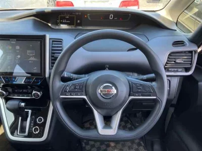 Nissan SERENA  с аукциона в Японии