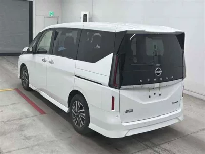 Nissan SERENA  с аукциона в Японии