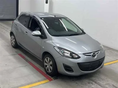 Mazda DEMIO  с аукциона в Японии