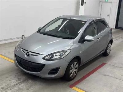 Mazda DEMIO  с аукциона в Японии