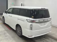Nissan ELGRAND лот № 30210 оценка 4  с аукциона в Японии 1