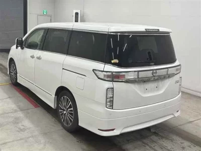Nissan ELGRAND  с аукциона в Японии