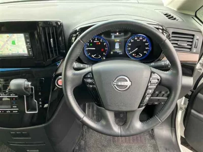 Nissan ELGRAND  с аукциона в Японии
